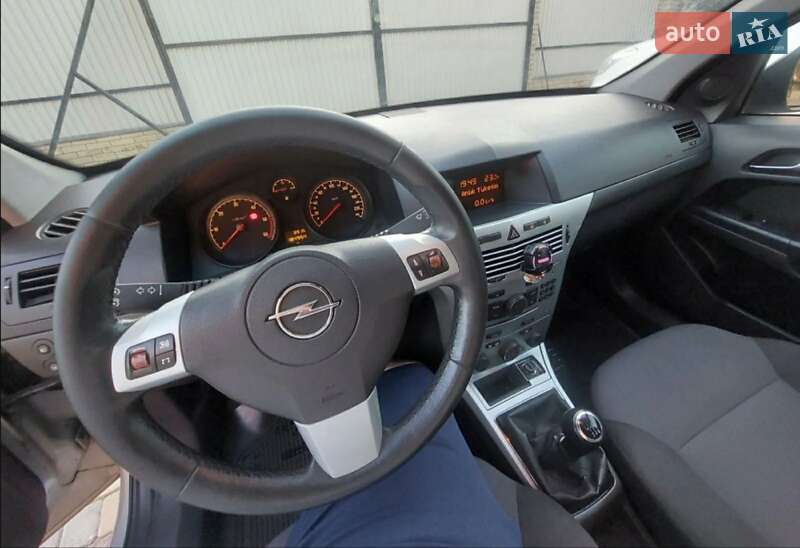 Универсал Opel Astra 2011 в Конотопе