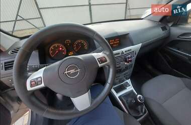 Универсал Opel Astra 2011 в Конотопе