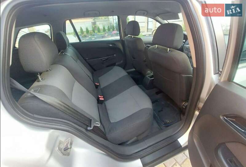 Универсал Opel Astra 2011 в Конотопе