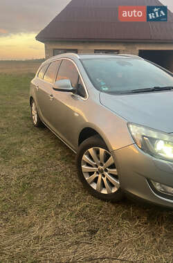 Универсал Opel Astra 2011 в 