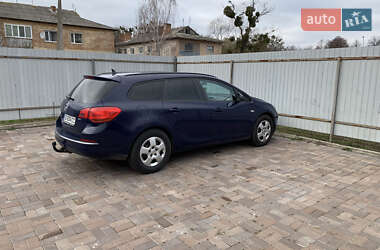 Универсал Opel Astra 2013 в 
