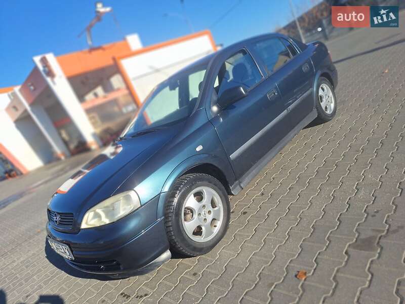 Седан Opel Astra 2005 в Чернівцях