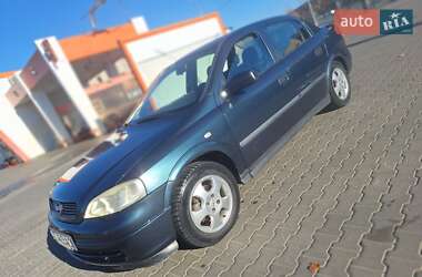 Седан Opel Astra 2005 в Чернівцях