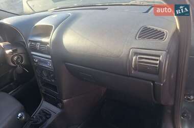 Седан Opel Astra 2005 в Чернівцях