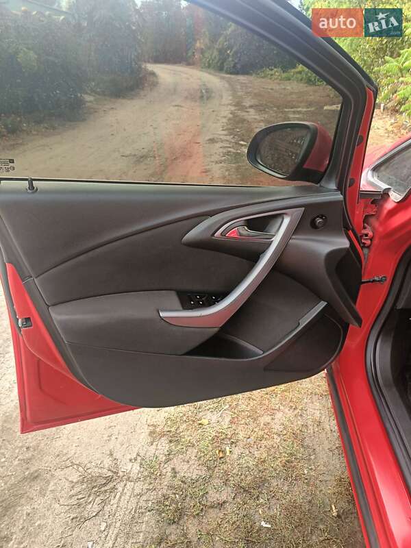Універсал Opel Astra 2012 в Ізюмі