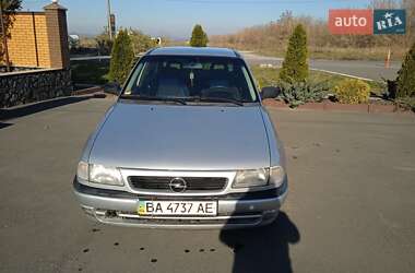 Седан Opel Astra 1998 в Благовещенском