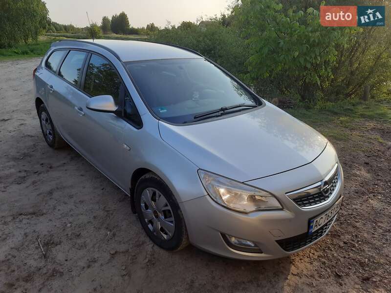 Универсал Opel Astra 2012 в Ратным
