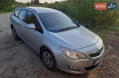 Универсал Opel Astra 2012 в 