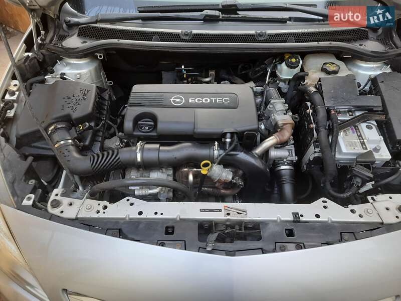 Универсал Opel Astra 2012 в Ратным