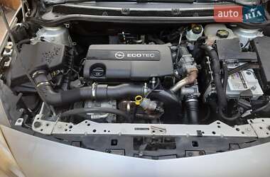 Универсал Opel Astra 2012 в 
