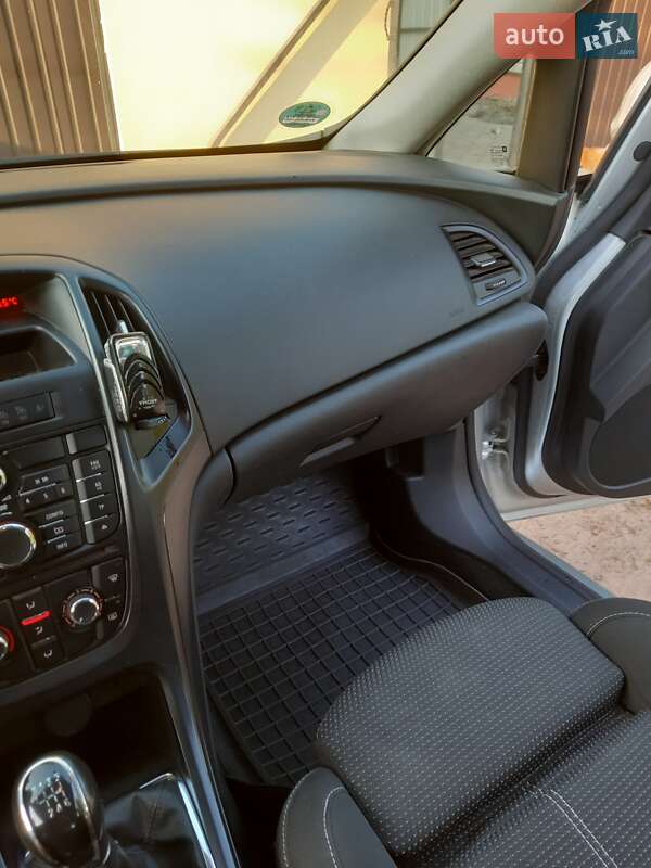 Универсал Opel Astra 2012 в Ратным