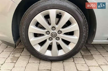 Универсал Opel Astra 2012 в 