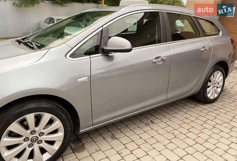 Універсал Opel Astra 2012 в Виноградові
