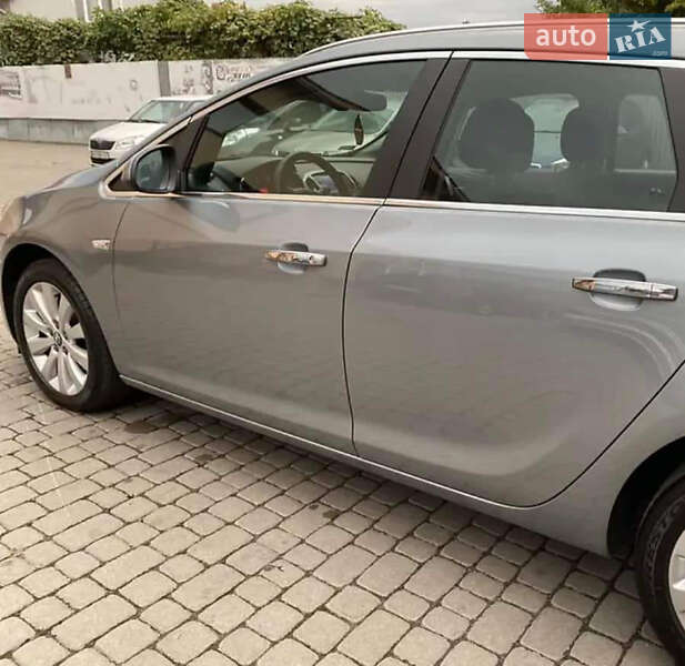 Універсал Opel Astra 2012 в Виноградові