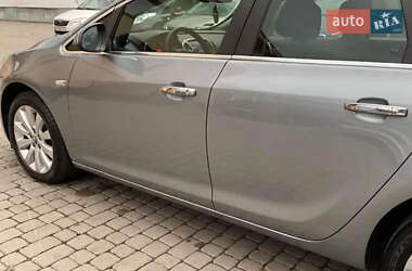 Универсал Opel Astra 2012 в 