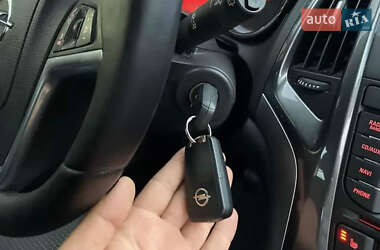 Универсал Opel Astra 2012 в 