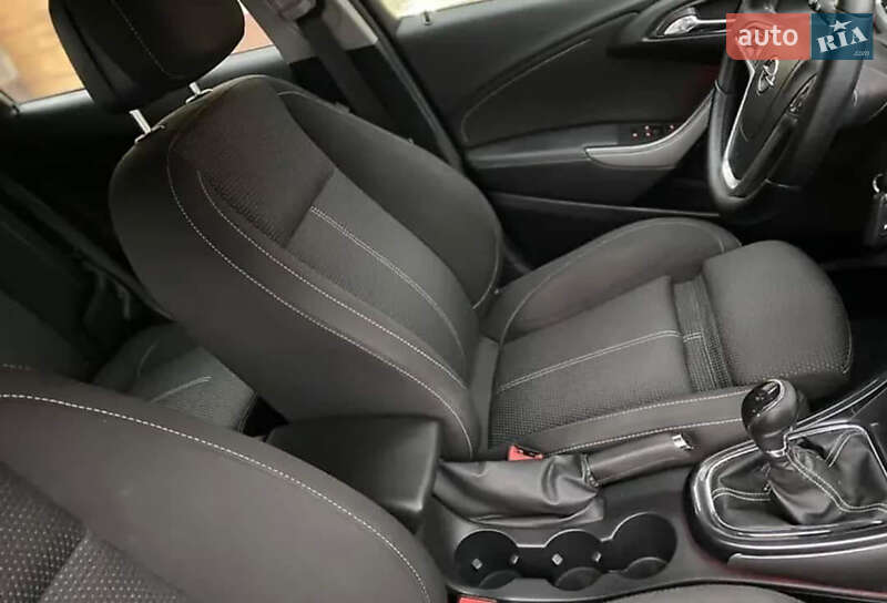 Універсал Opel Astra 2012 в Виноградові