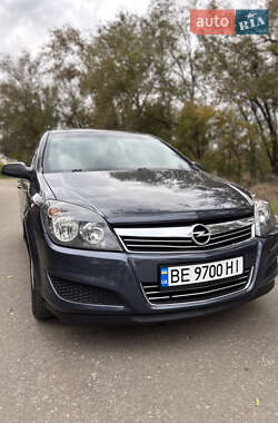 Хэтчбек Opel Astra 2007 в Новом Буге