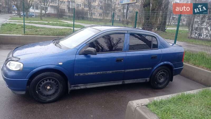 Седан Opel Astra 2006 в Киеве