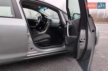 Универсал Opel Astra 2011 в 