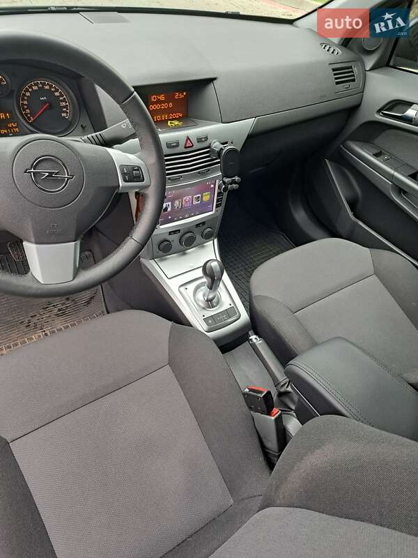 Хэтчбек Opel Astra 2012 в Ивано-Франковске фото 6 Хэтчбек Opel Astra 2012 в Ивано-Франковске