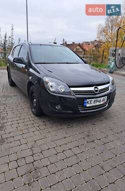 Хэтчбек Opel Astra 2012 в 