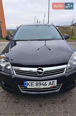 Хэтчбек Opel Astra 2012 в 