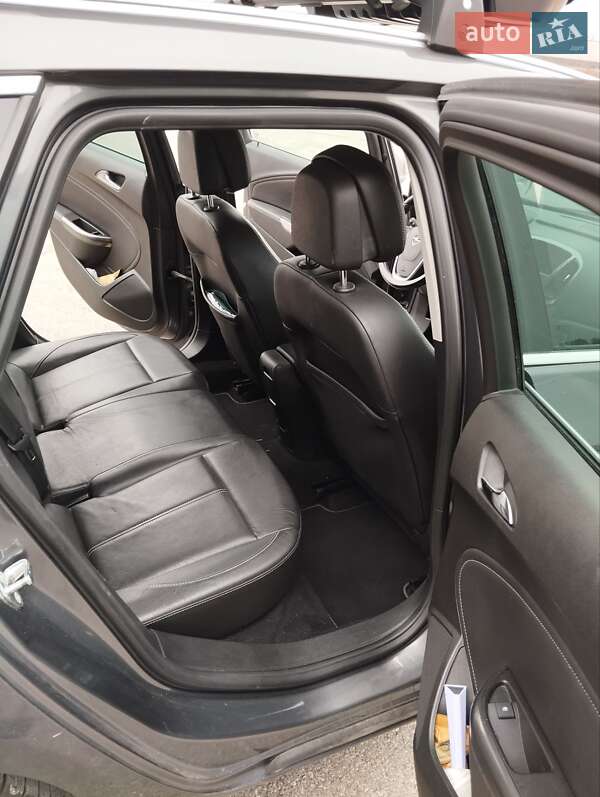 Универсал Opel Astra 2011 в Ровно