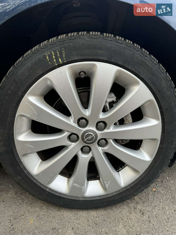 Універсал Opel Astra 2011 в Києві