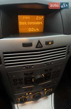 Универсал Opel Astra 2011 в 