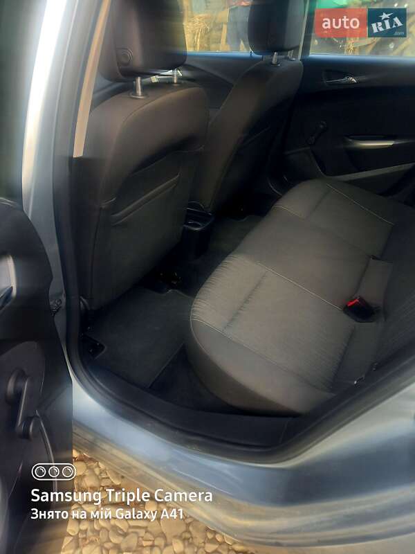 Хэтчбек Opel Astra 2011 в Снятине