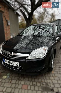 Универсал Opel Astra 2009 в Первомайске