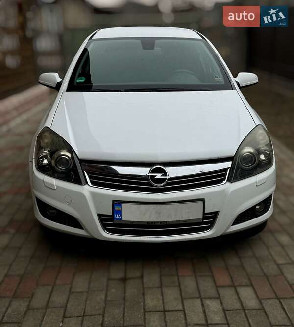 Хэтчбек Opel Astra 2008 в Овруче