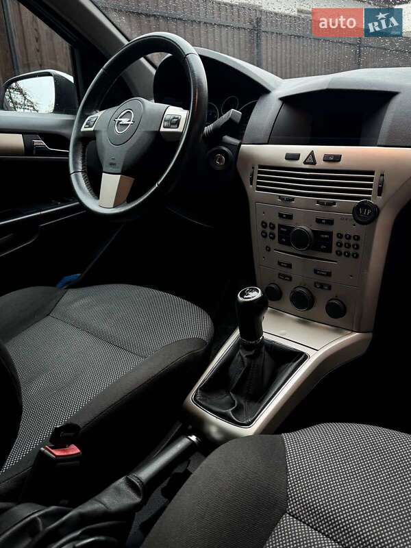 Хэтчбек Opel Astra 2008 в Овруче