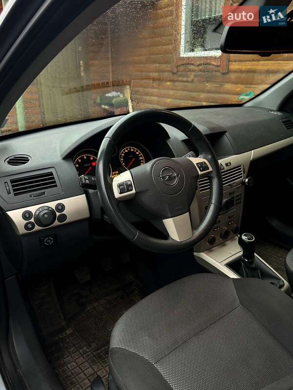 Хэтчбек Opel Astra 2008 в Овруче