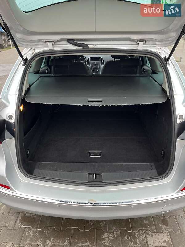 Универсал Opel Astra 2012 в Нововолынске