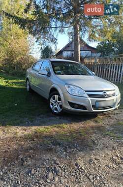 Седан Opel Astra 2010 в Чуднові