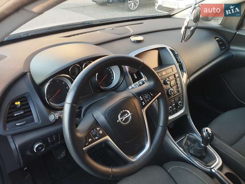 Универсал Opel Astra 2015 в Львове