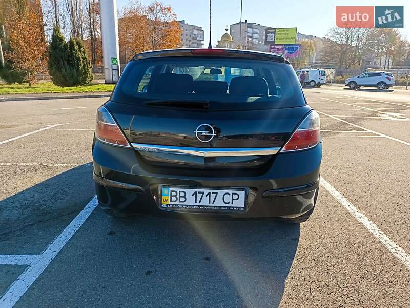 Хэтчбек Opel Astra 2013 в Ивано-Франковске
