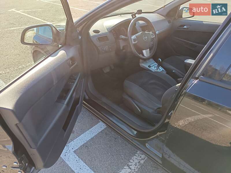 Хэтчбек Opel Astra 2013 в Ивано-Франковске