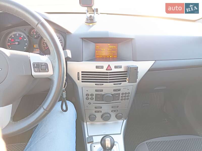 Хэтчбек Opel Astra 2013 в Ивано-Франковске