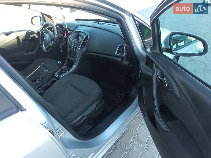 Універсал Opel Astra 2015 в Стрию