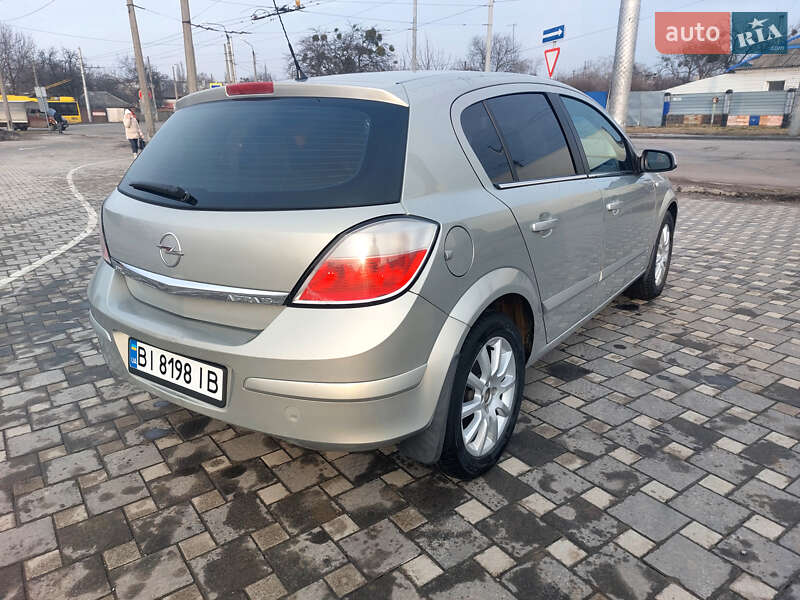 Хэтчбек Opel Astra 2006 в Полтаве
