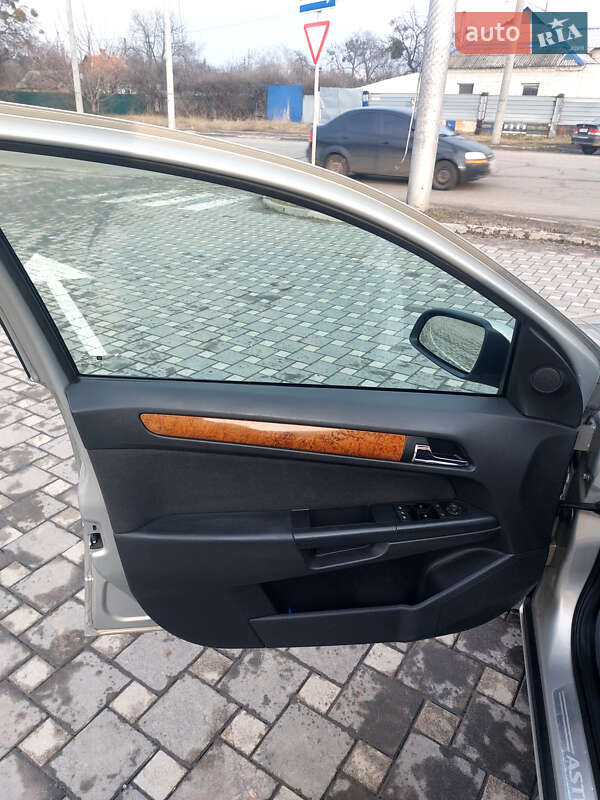 Хэтчбек Opel Astra 2006 в Полтаве