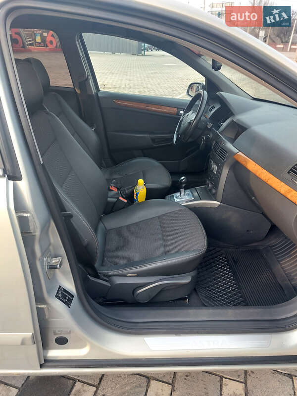 Хэтчбек Opel Astra 2006 в Полтаве