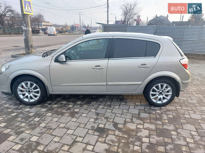 Хэтчбек Opel Astra 2006 в Полтаве