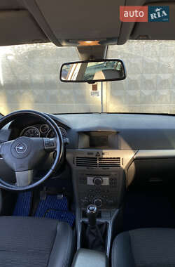 Универсал Opel Astra 2006 в 