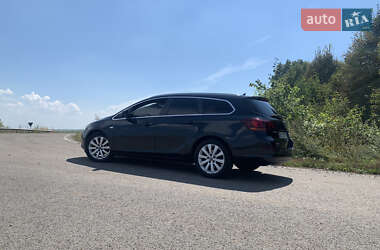 Универсал Opel Astra 2012 в Львове