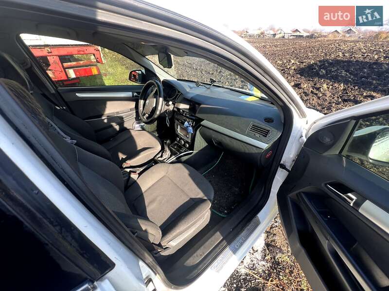 Универсал Opel Astra 2010 в Кривом Озере