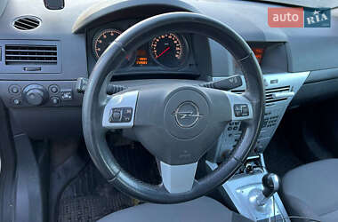 Хетчбек Opel Astra 2012 в Дніпрі